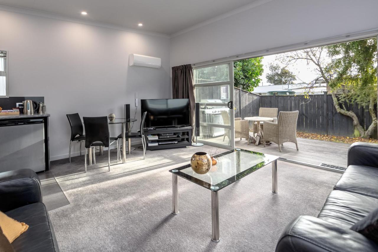 Vila Two Four Cologne Martinborough Exteriér fotografie